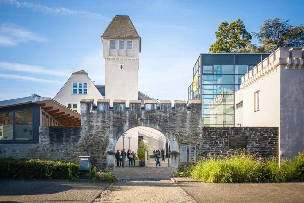 دانشگاه علوم کاربردی IU آلمان